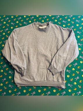 Hanes Men's Gray Crewneck Sweatshirt